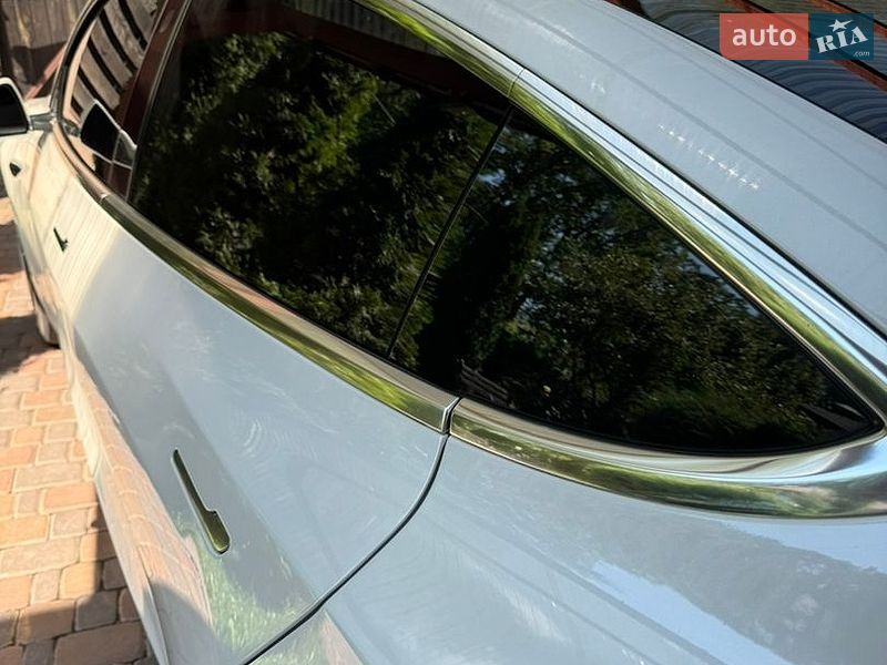 Седан Tesla Model 3 2020 в Харкові