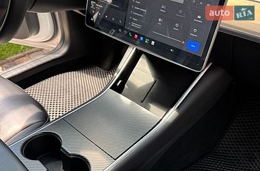 Седан Tesla Model 3 2020 в Харкові