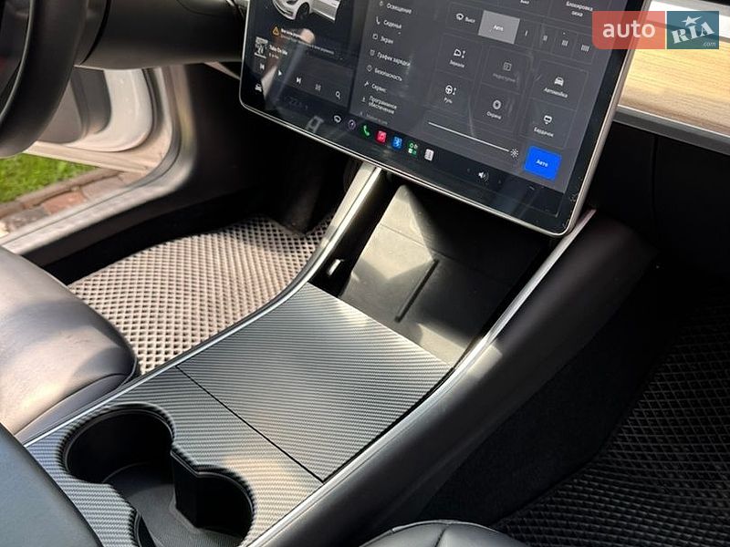 Седан Tesla Model 3 2020 в Харкові