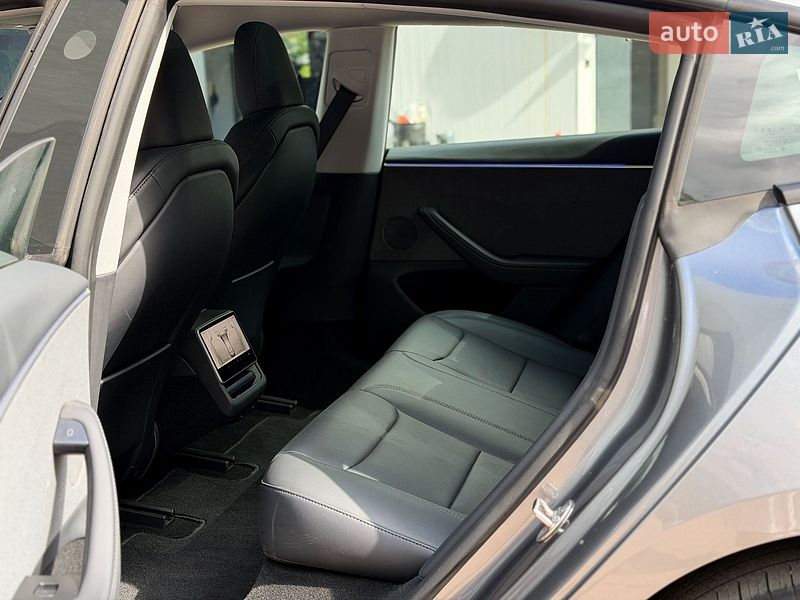 Седан Tesla Model 3 2024 в Києві