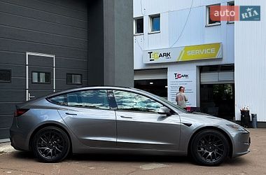 Седан Tesla Model 3 2024 в Києві