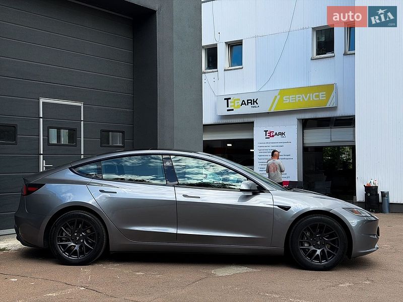 Седан Tesla Model 3 2024 в Києві
