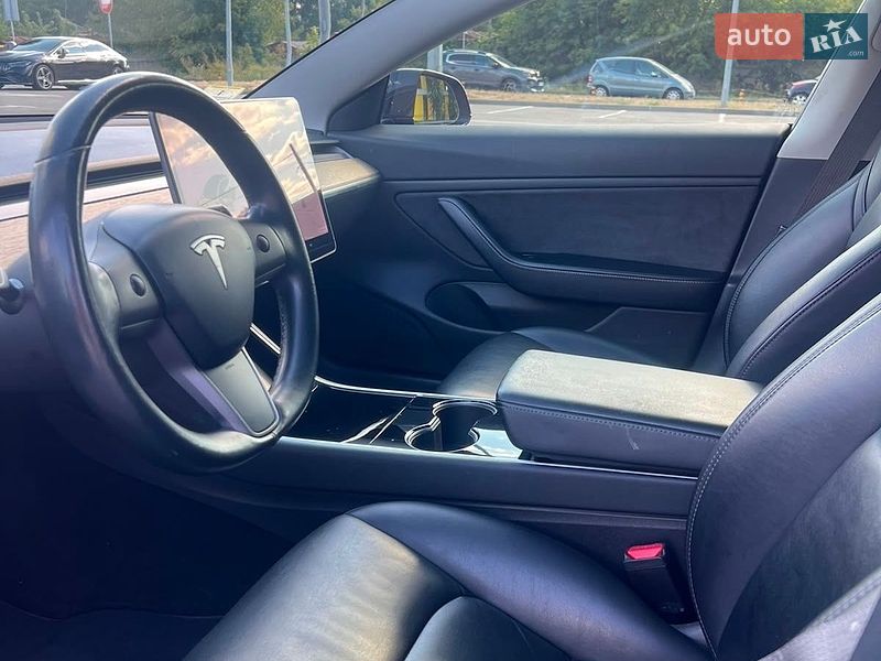 Седан Tesla Model 3 2018 в Киеве