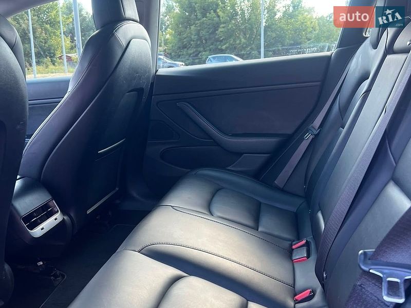 Седан Tesla Model 3 2018 в Киеве