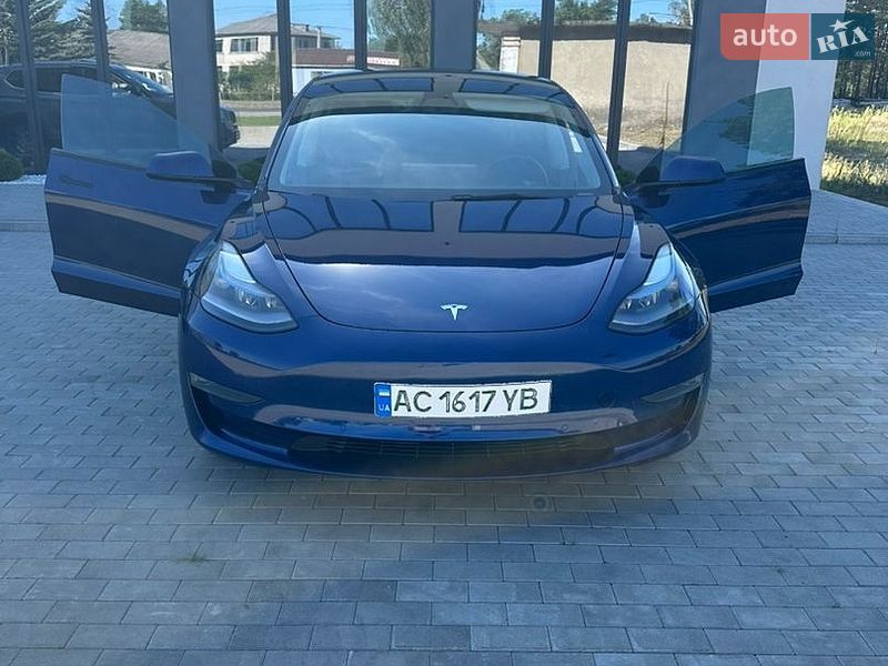 Седан Tesla Model 3 2022 в Ратным