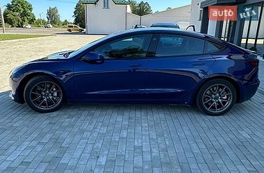Седан Tesla Model 3 2022 в Ратным