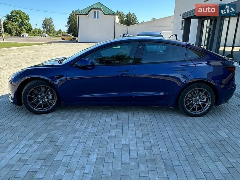 Седан Tesla Model 3 2022 в Ратным