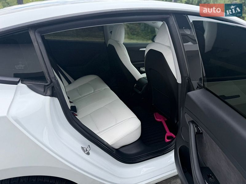 Седан Tesla Model 3 2021 в Яворові