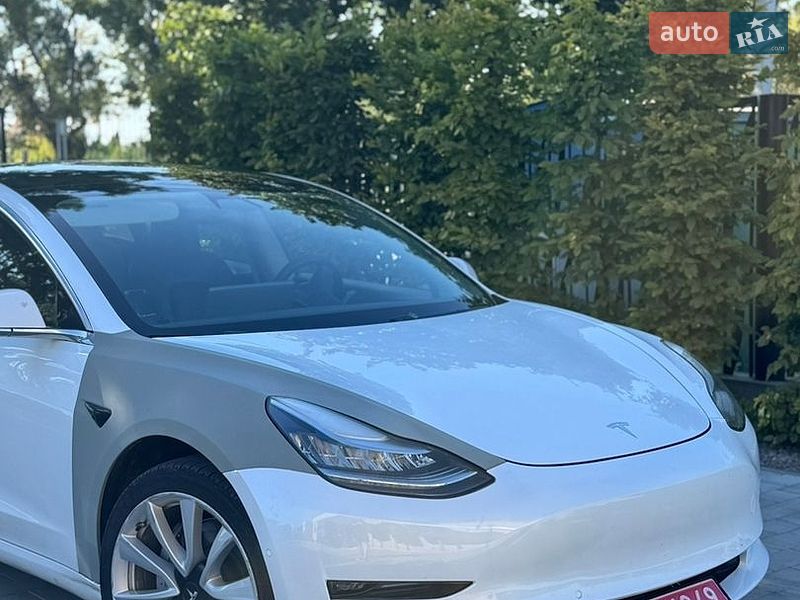 Седан Tesla Model 3 2019 в Луцьку