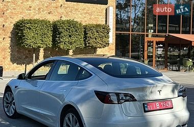 Седан Tesla Model 3 2019 в Луцке