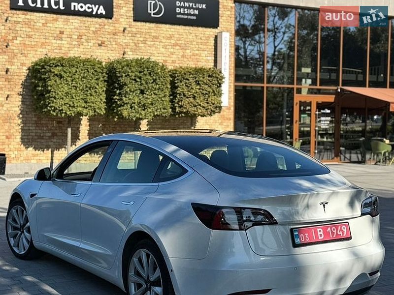 Седан Tesla Model 3 2019 в Луцке