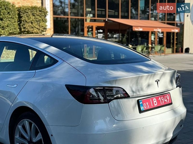 Седан Tesla Model 3 2019 в Луцьку