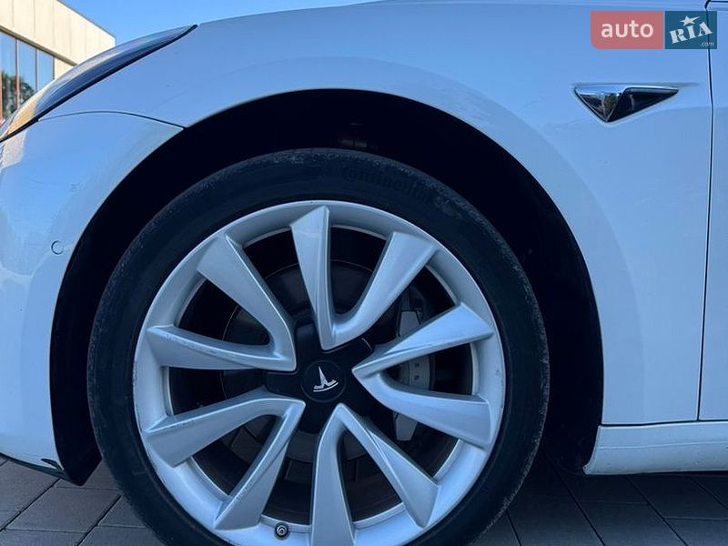 Седан Tesla Model 3 2019 в Луцьку