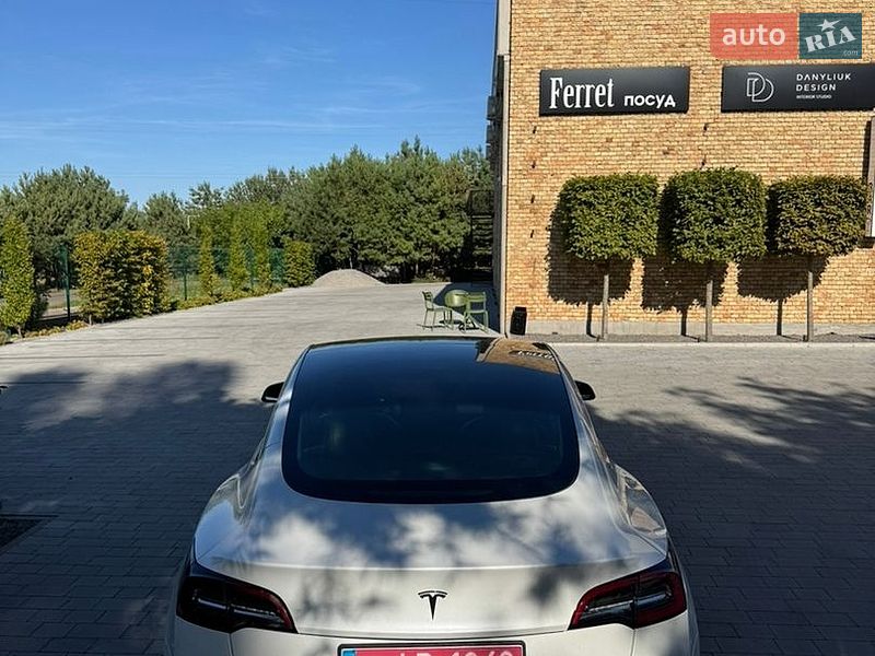 Седан Tesla Model 3 2019 в Луцке