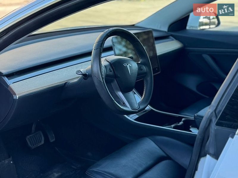 Седан Tesla Model 3 2019 в Луцьку