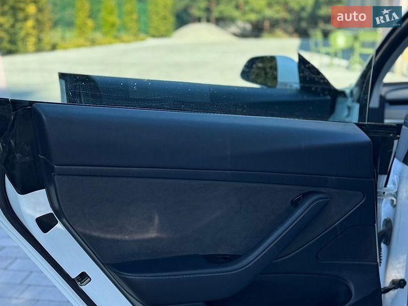 Седан Tesla Model 3 2019 в Луцьку