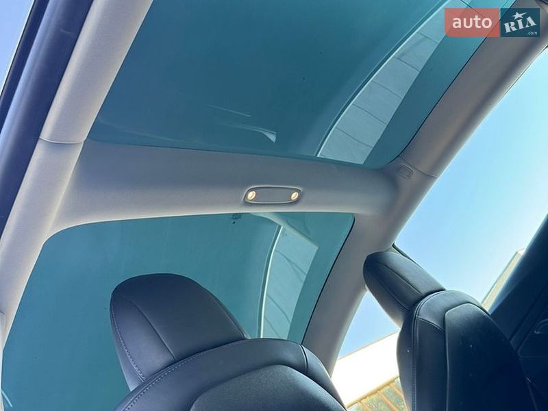 Седан Tesla Model 3 2019 в Луцьку