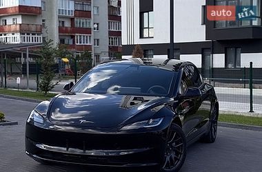 Седан Tesla Model 3 2025 в Долине
