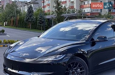 Седан Tesla Model 3 2025 в Долине