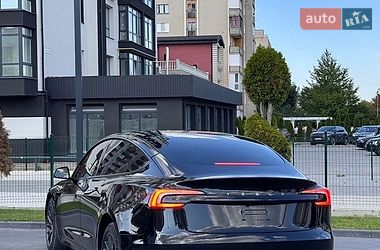 Седан Tesla Model 3 2025 в Долине
