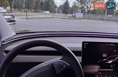 Седан Tesla Model 3 2025 в Долине