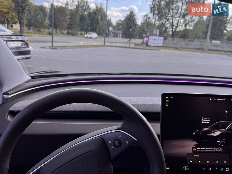 Седан Tesla Model 3 2025 в Долине