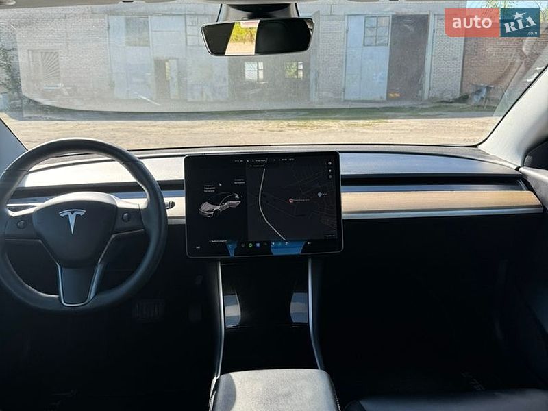 Седан Tesla Model 3 2019 в Виннице
