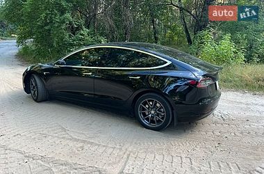 Седан Tesla Model 3 2019 в Охтирці