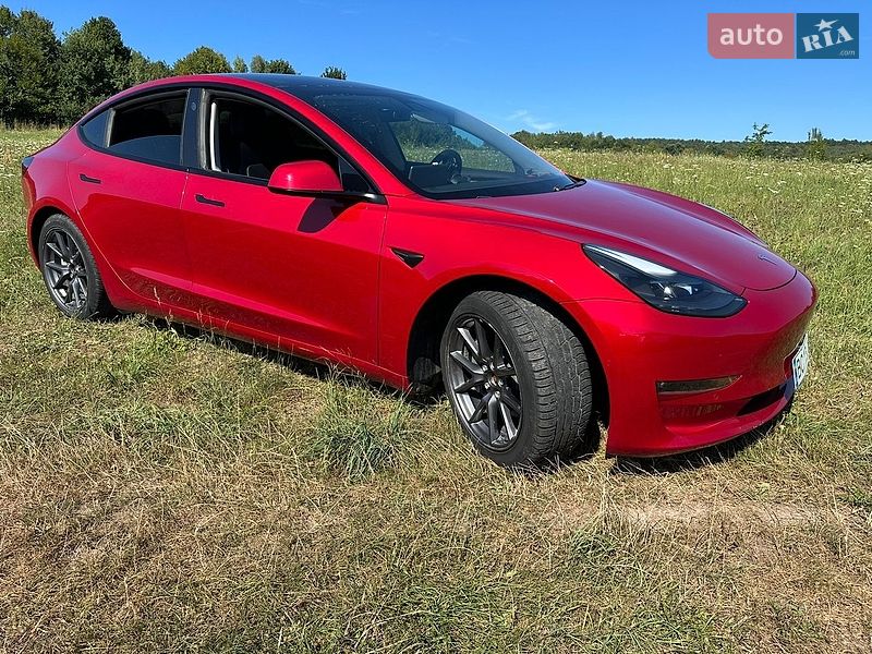 Седан Tesla Model 3 2021 в Львові