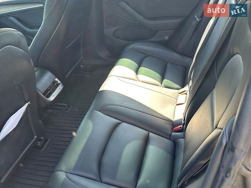 Седан Tesla Model 3 2021 в Львові