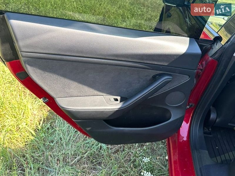 Седан Tesla Model 3 2021 в Львові