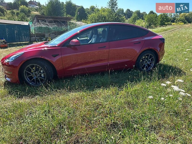 Седан Tesla Model 3 2021 в Львові