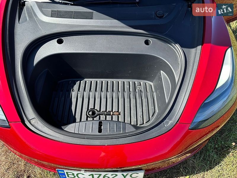 Седан Tesla Model 3 2021 в Львові