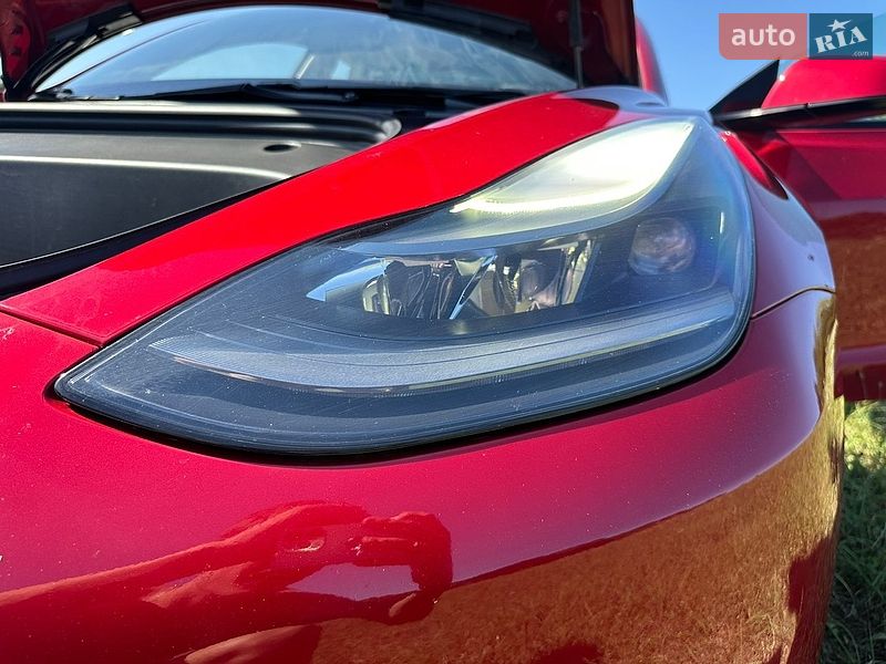 Седан Tesla Model 3 2021 в Львові