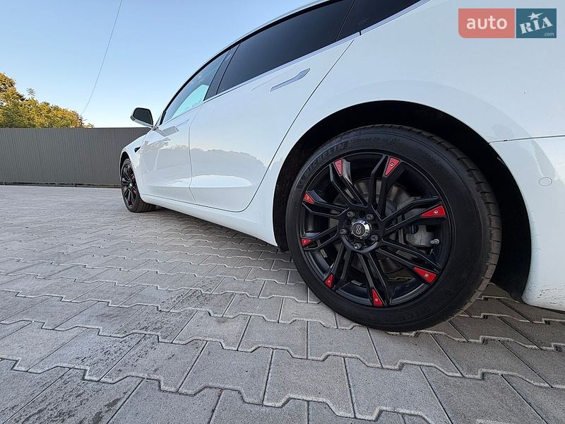 Седан Tesla Model 3 2018 в Львові