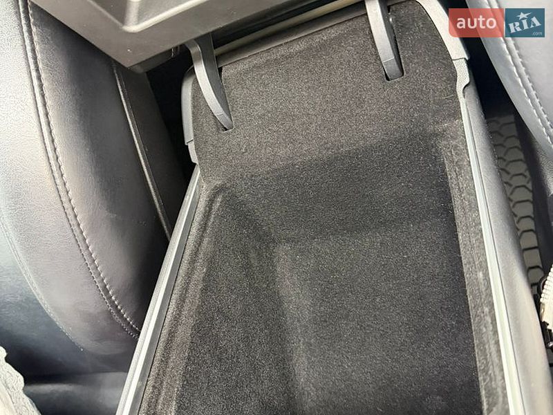 Седан Tesla Model 3 2018 в Львове