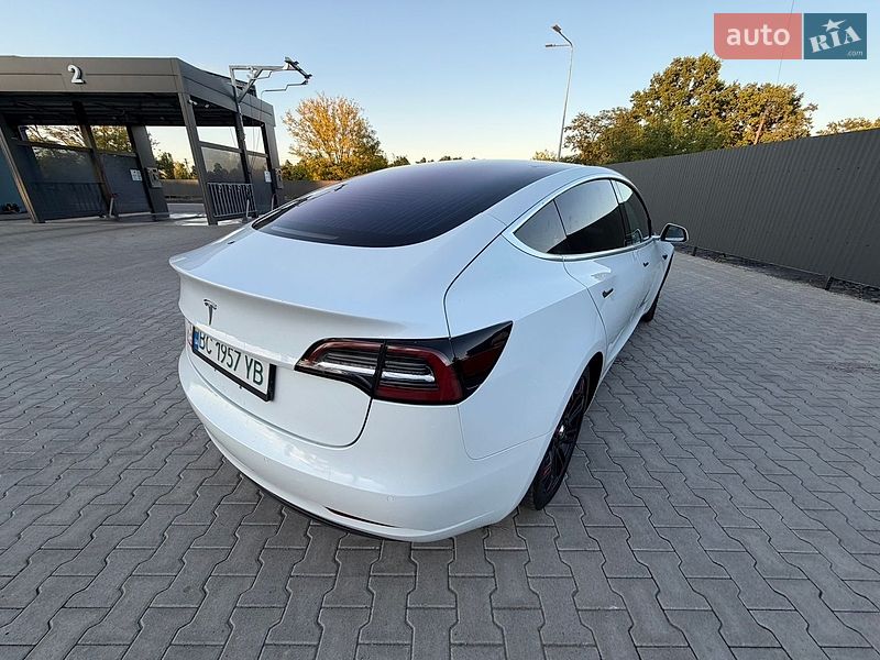 Седан Tesla Model 3 2018 в Львові