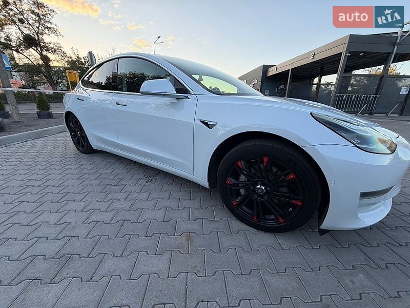 Седан Tesla Model 3 2018 в Львові