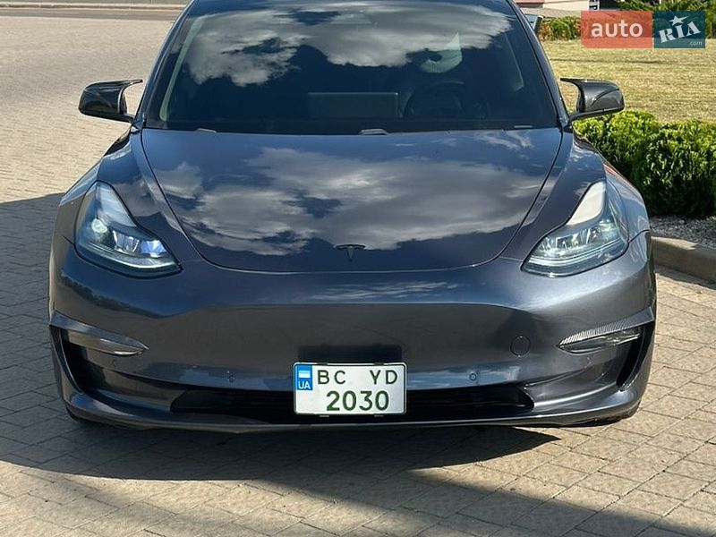 Седан Tesla Model 3 2020 в Дрогобичі