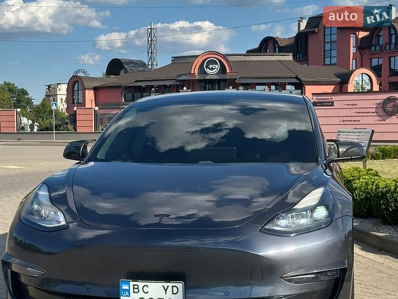 Седан Tesla Model 3 2020 в Дрогобичі