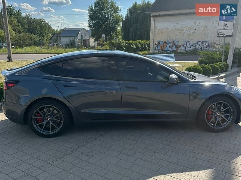 Седан Tesla Model 3 2020 в Дрогобичі
