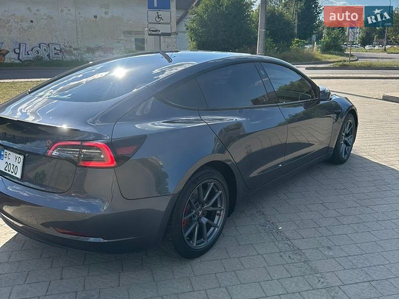 Седан Tesla Model 3 2020 в Дрогобичі