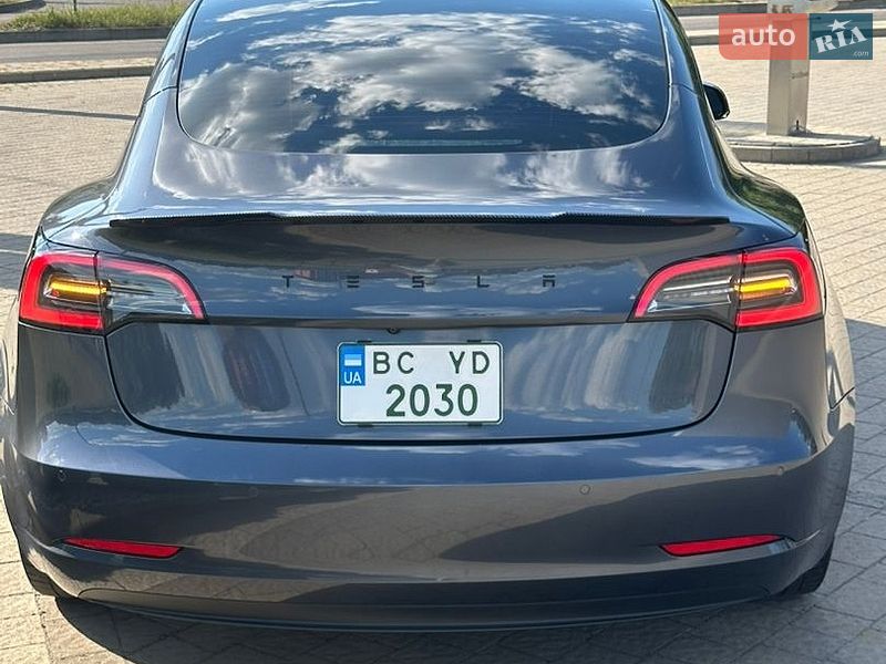 Седан Tesla Model 3 2020 в Дрогобичі