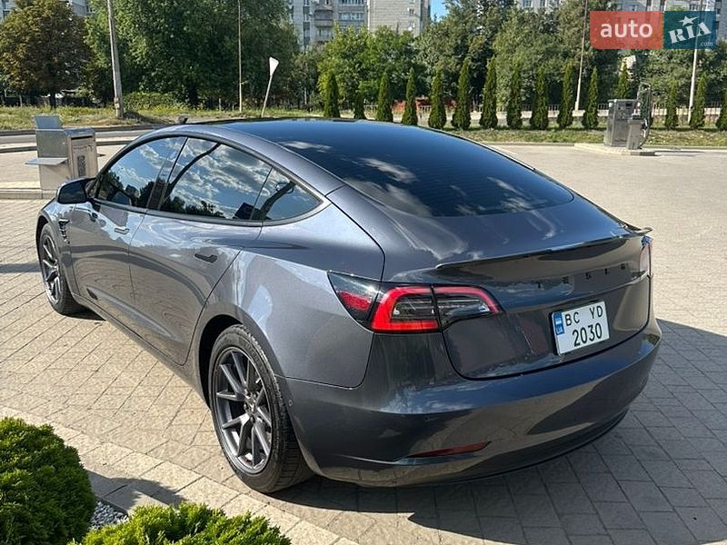 Седан Tesla Model 3 2020 в Дрогобичі