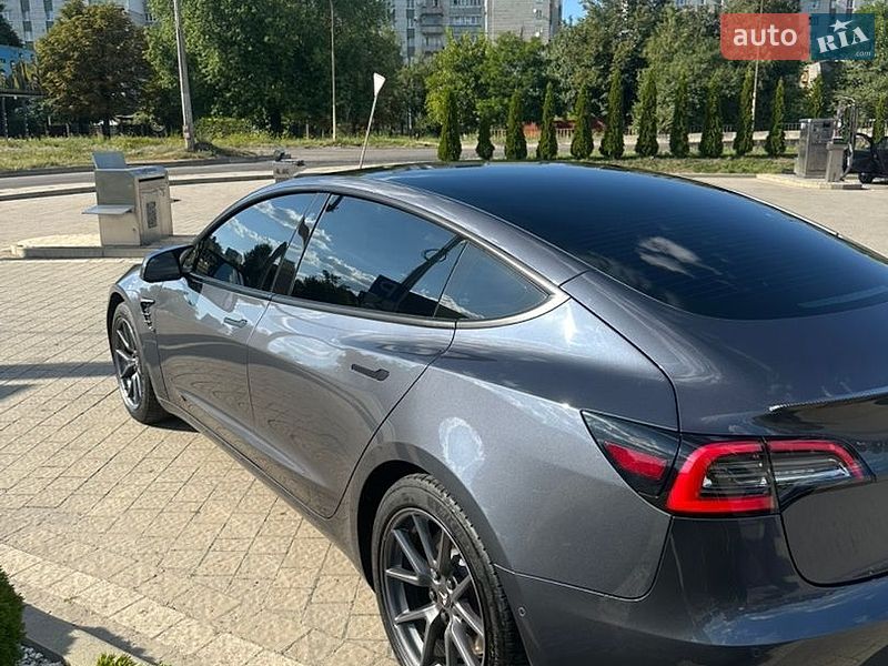 Седан Tesla Model 3 2020 в Дрогобичі