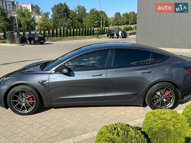 Седан Tesla Model 3 2020 в Дрогобичі
