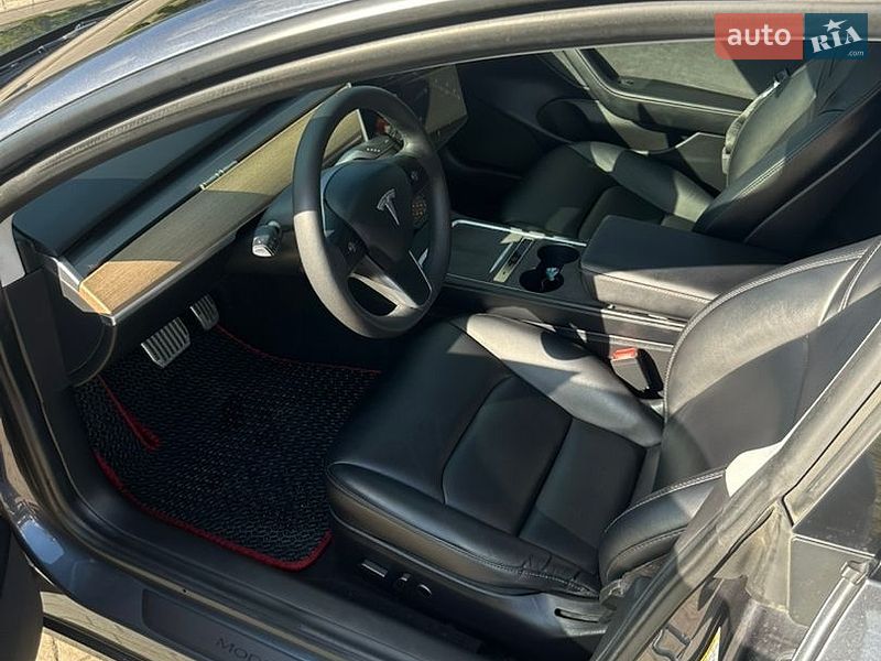 Седан Tesla Model 3 2020 в Дрогобичі