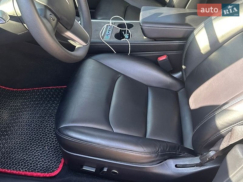 Седан Tesla Model 3 2020 в Дрогобичі