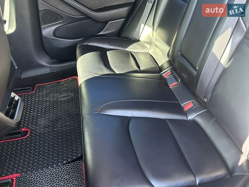 Седан Tesla Model 3 2020 в Дрогобичі