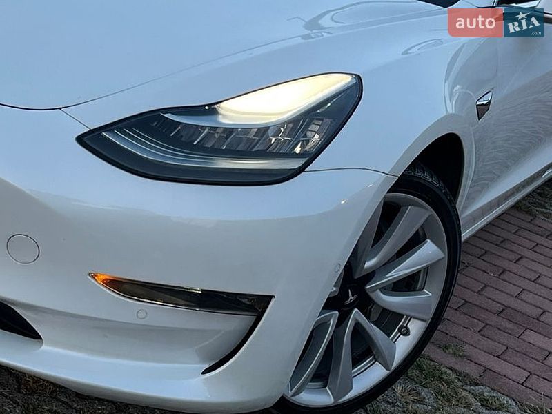 Седан Tesla Model 3 2018 в Киеве